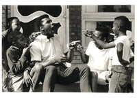 Mohammed Ali at Home with Neighborhood Kids de Steve Schapiro, 1963
