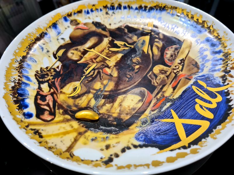 L'Assiette de Gala de Salvador Dalí, 1985 (vue 3)