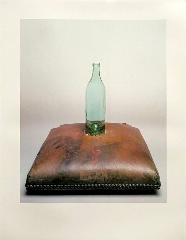 Coussin et bouteille by Antoni Tàpies, 1970