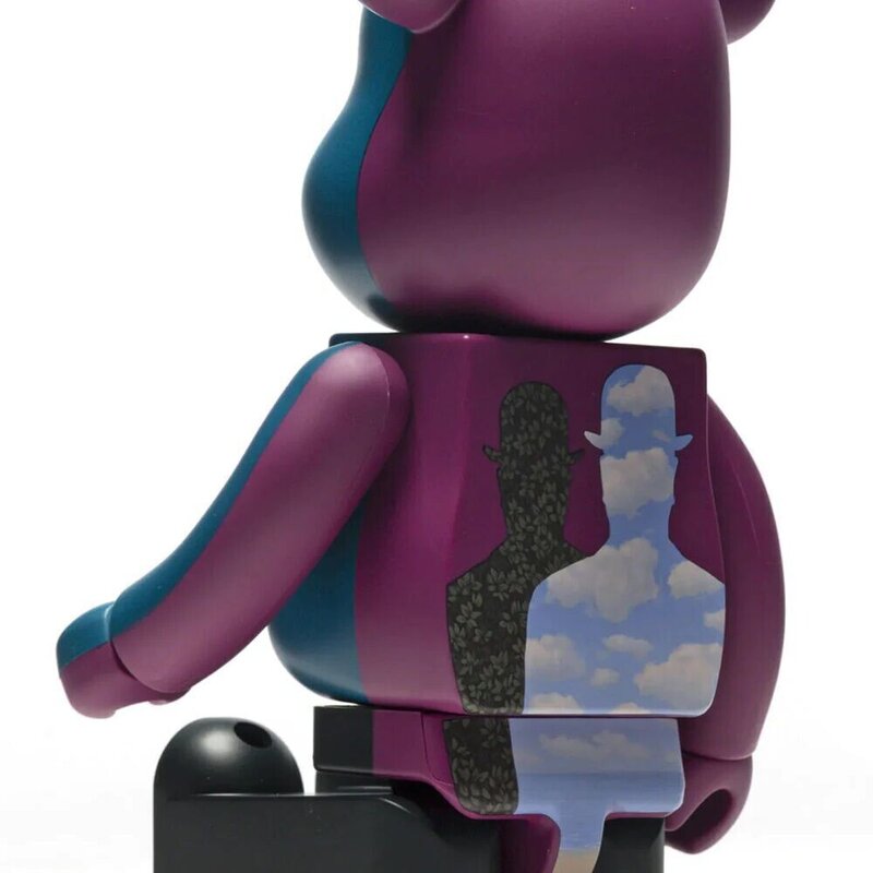 René Magritte (L'oiseau De Ciel 1965/La Belle Societe 1965) 1000% by BE@RBRICK,, 2022 (view 4)