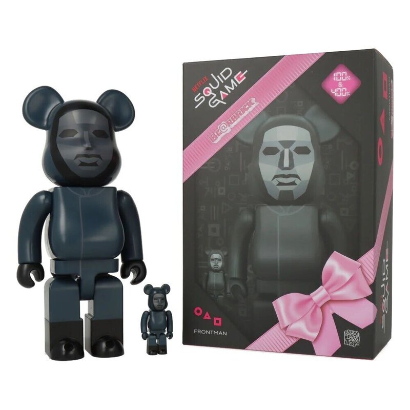 Squid Game Frontman 400% + 100% by BE@RBRICK, 2022 (view 3)