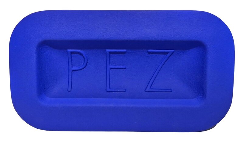 Pez Candy bleu Klein d'Annick Cuadrado, 2023