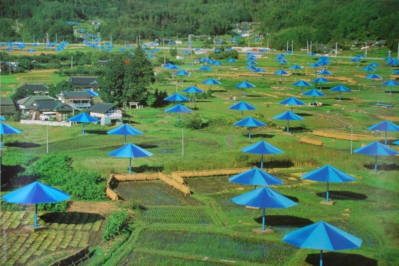 The Umbrellas, Ibaraki, Japan de Christo and Jeanne-Claude, 1991