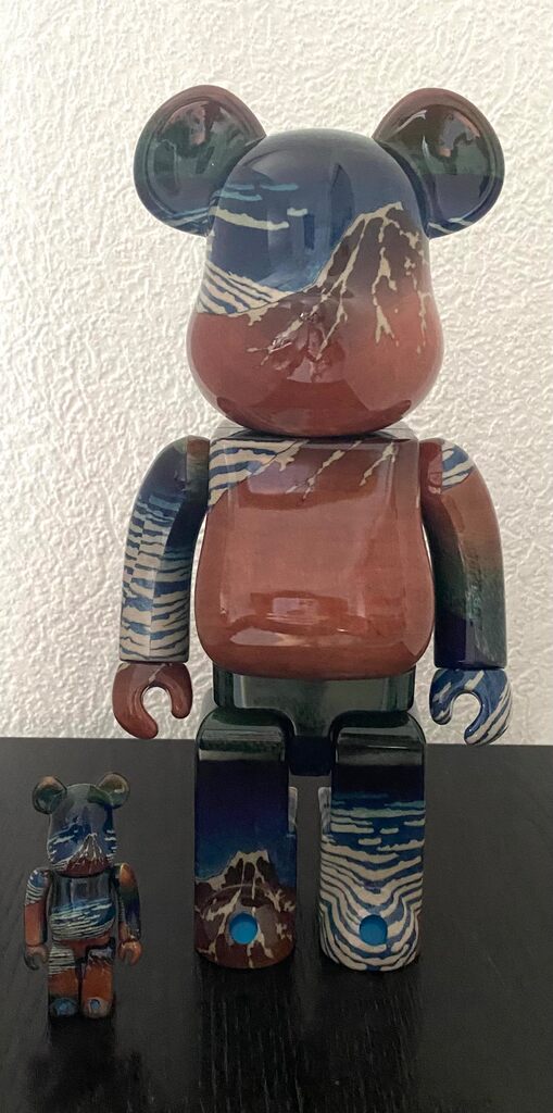 Katsushika Hokusai, A mild Breeze on a fine Day, 100%+ 400% de BE@RBRICK, 2022