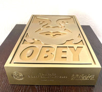 Icon Face sculpture ( Gold) de Shepard Fairey, 2026 (vue 3)