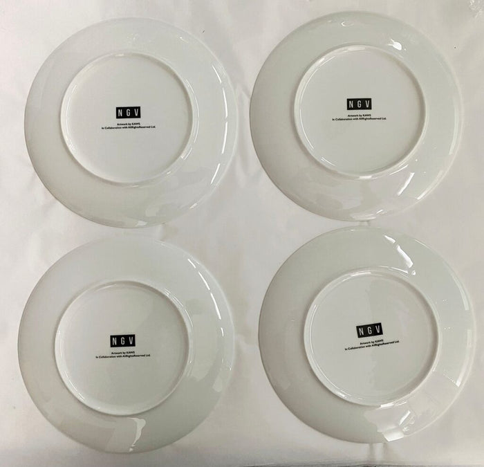 Holiday Ceramic Plates (Grey) de KAWS, 2019 (vue 2)