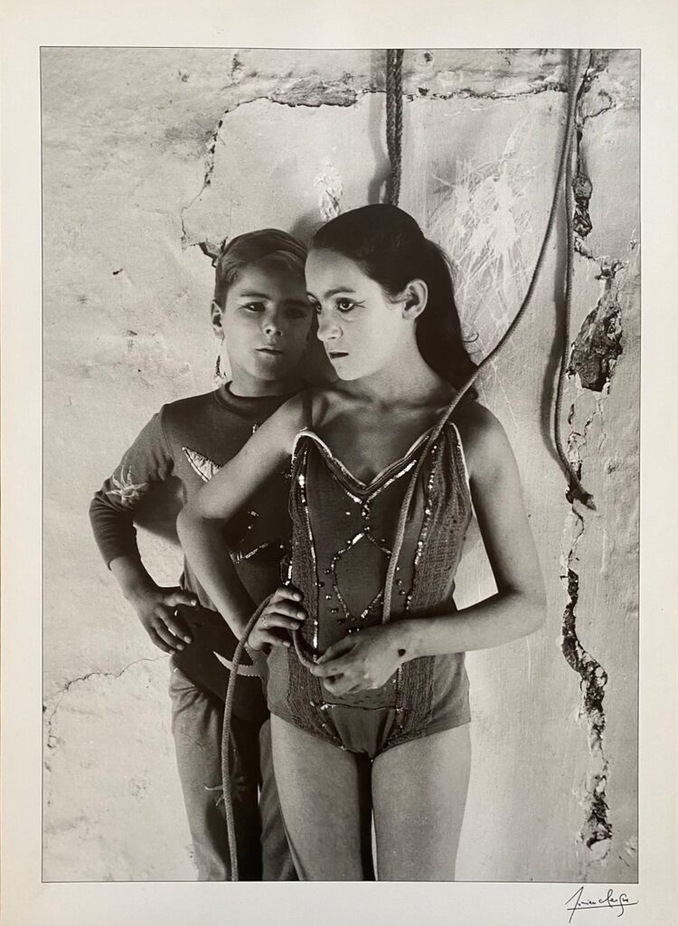 Acrobate et trapéziste, Arles de Lucien Clergue, 1955