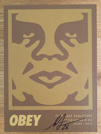 Icon Face sculpture ( Gold) de Shepard Fairey, 2026 (vue 5)