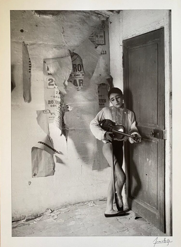 Le violoniste aux affiches, Arles by Lucien Clergue, 1955